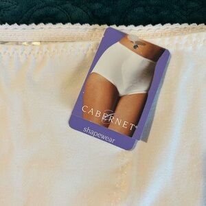 Cabernet shape-wear briefs